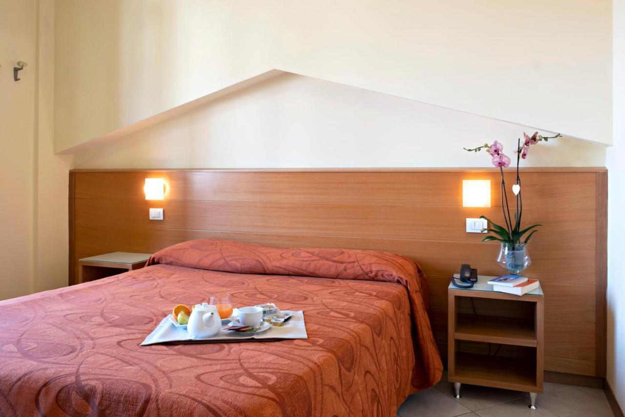 Hotel Mirage Viareggio Esterno foto