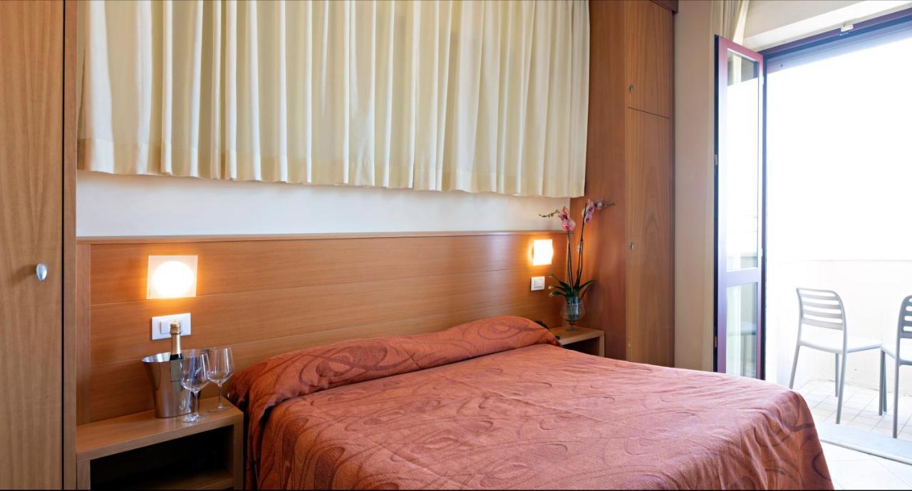 Hotel Mirage Viareggio Esterno foto